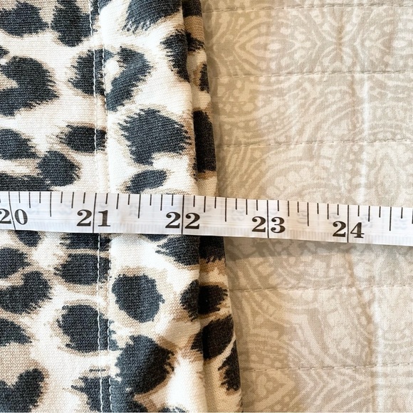 Old Navy Leopard Print Oversized Half Zip Mock Neck Pullover Sweatshirt Medium - Picture 10 of 10